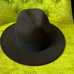 Brown brim men’s hat